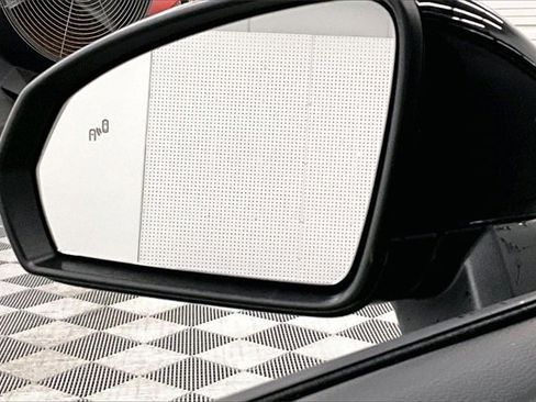 Used 2025 Volkswagen Taos SE image 31