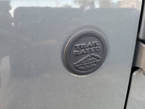 Used 2022 Jeep Gladiator Overland image 10