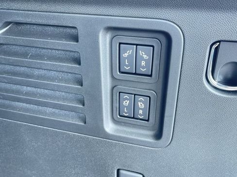 Used 2025 Chevrolet Traverse High Country w/ LPO, Floor Liner Package FWD image 28