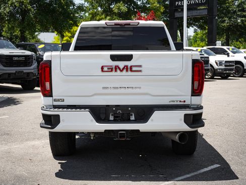 Used 2022 GMC Sierra 2500 AT4 w/ AT4 Premium Plus Package AWD/4WD image 9