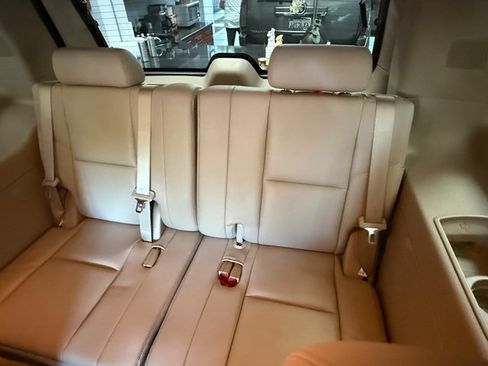 Used 2013 Cadillac Escalade Premium RWD image 11
