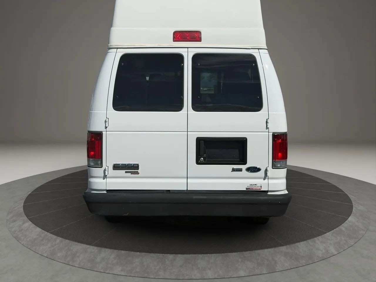 Used 2011 Ford E-350 and Econoline 350 Extended Super Duty RWD image 6