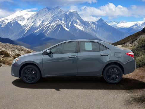 Used 2014 Toyota Corolla LE FWD image 2