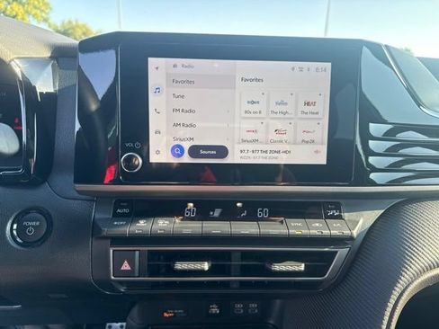 Used 2026 Toyota Camry SE FWD image 31