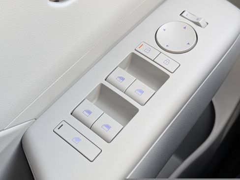 New 2026 Hyundai Kona SE FWD image 18