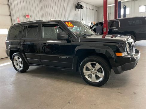 Used 2016 Jeep Patriot Latitude FWD image 5