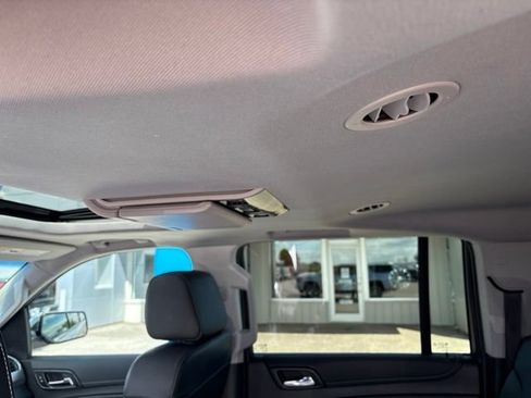 Used 2020 Chevrolet Suburban Premier AWD/4WD image 13
