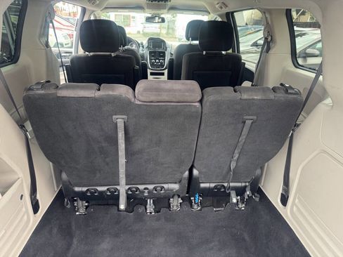 Used 2019 Dodge Grand Caravan SE w/ UConnect Hands-Free Group image 22