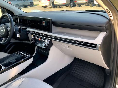 Used 2025 Hyundai Tucson Limited image 18