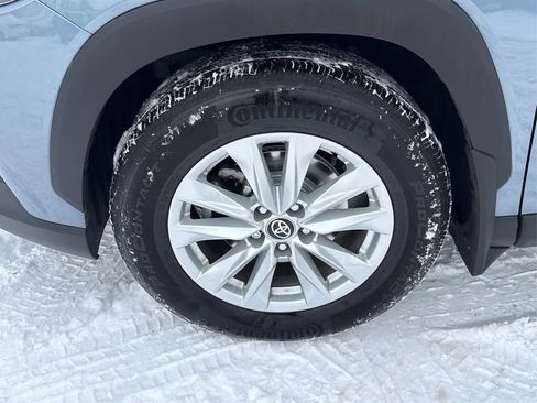 Used 2023 Toyota Corolla Cross LE w/ Moonroof Package image 12