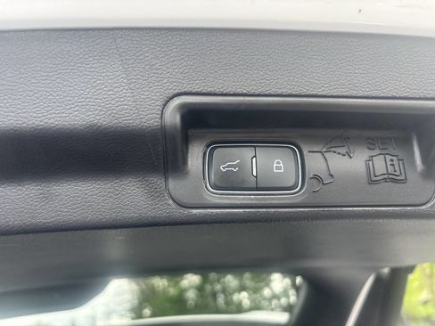 Used 2021 Ford Explorer XLT w/ Equipment Group 202A image 16