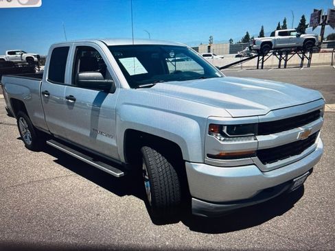 Used 2017 Chevrolet Silverado 1500 Custom w/ Custom Convenience Package RWD image 2