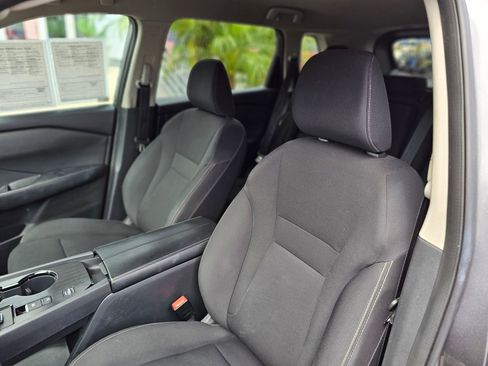 Used 2024 Nissan Rogue S FWD image 19