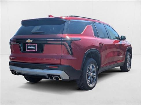 New 2026 Chevrolet Traverse LT image 2