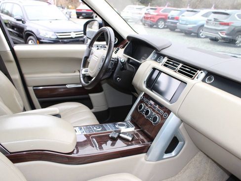 Used 2016 Land Rover Range Rover HSE image 12