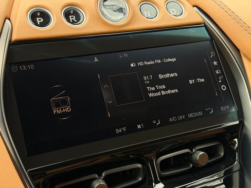 Used 2021 Aston Martin DBX image 24