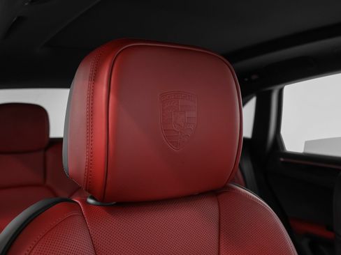 Certified 2026 Porsche Macan AWD/4WD image 23
