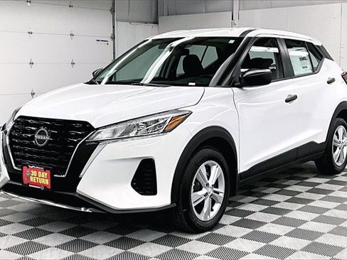 New 2025 Nissan Kicks Play S image 2