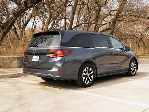 Certified 2025 Honda Odyssey EX-L image 9