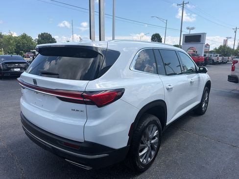 Used 2025 Buick Enclave Preferred AWD/4WD image 4