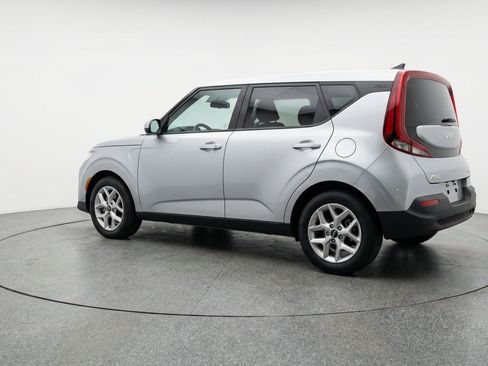 Used 2025 Kia Soul LX w/ LX Technology Package FWD image 6
