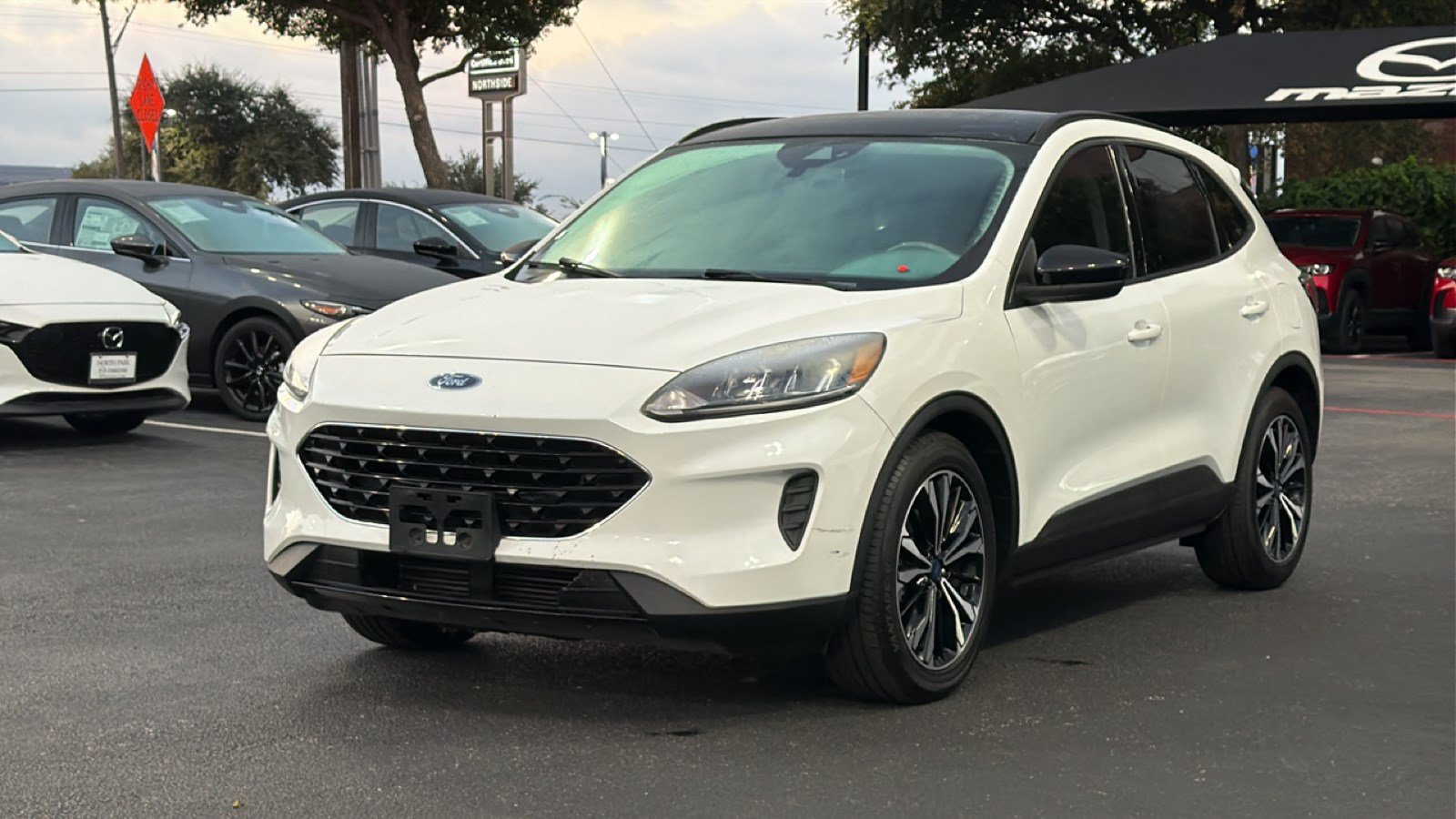 Used 2021 Ford Escape SE w/ SE Sport Appearance Package FWD image 7