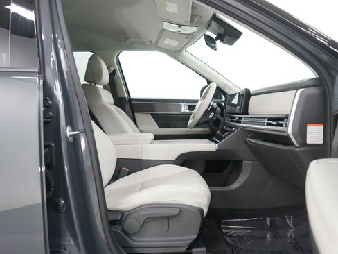 Used 2025 Hyundai Santa Fe SEL image 11