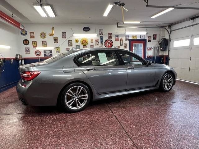 Used 2019 BMW 750i xDrive w/ Executive Package AWD/4WD image 3
