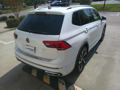 Used 2024 Volkswagen Tiguan SEL R-Line image 12