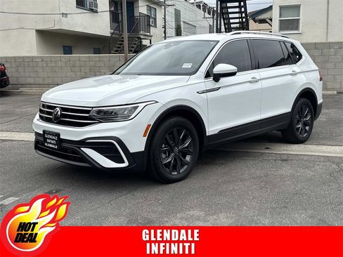 Used 2022 Volkswagen Tiguan SE image 2