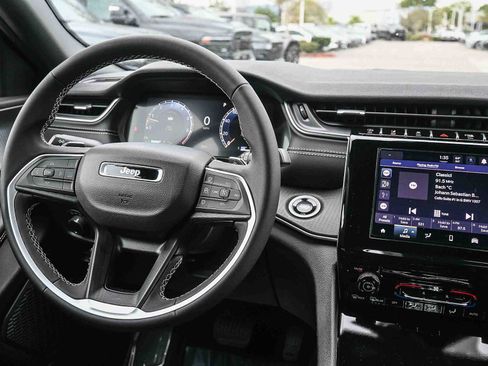 New 2025 Jeep Grand Cherokee L Laredo image 27