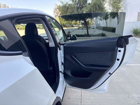 Used 2021 Tesla Model Y Long Range AWD/4WD image 13