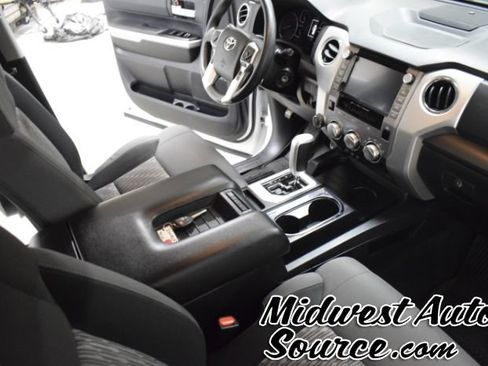 Used 2021 Toyota Tundra SR5 w/ SR5 Upgrade Package AWD/4WD image 34