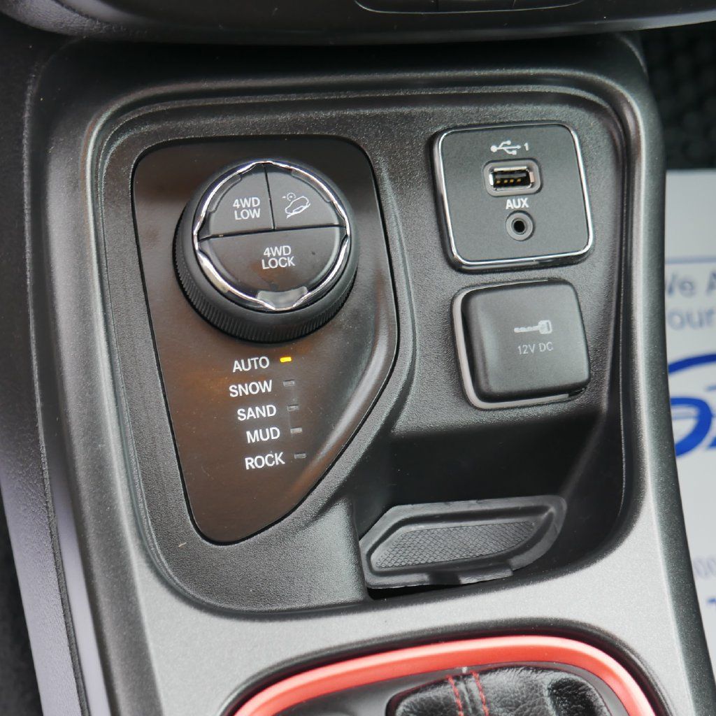 Used 2020 Jeep Compass Trailhawk w/ Cold Weather Group AWD/4WD image 29