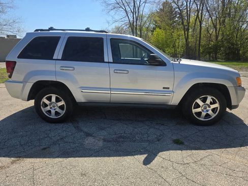 Used 2009 Jeep Grand Cherokee Laredo image 3