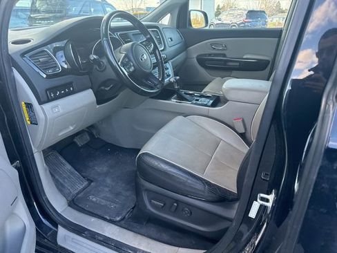 Used 2019 Kia Sedona SX image 9