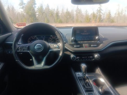 Used 2019 Nissan Altima 2.5 SV FWD image 18