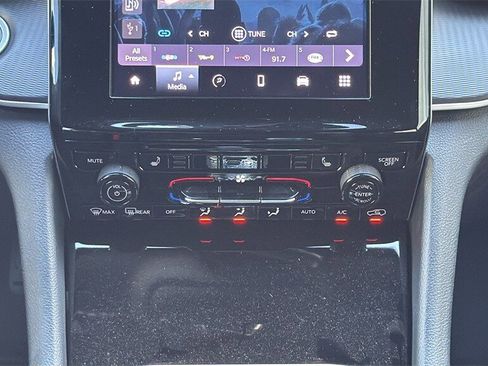 Used 2025 Jeep Grand Cherokee Altitude image 22