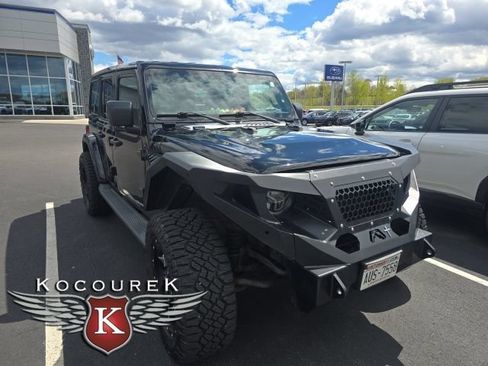 Used 2018 Jeep Wrangler Unlimited Sahara w/ Uconnect 4C Nav & Sound Group AWD/4WD image 5