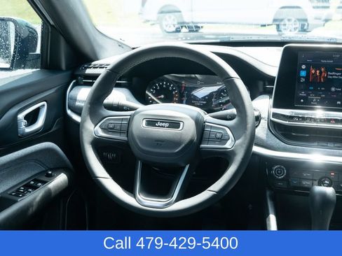 Used 2025 Jeep Compass Latitude AWD/4WD image 32