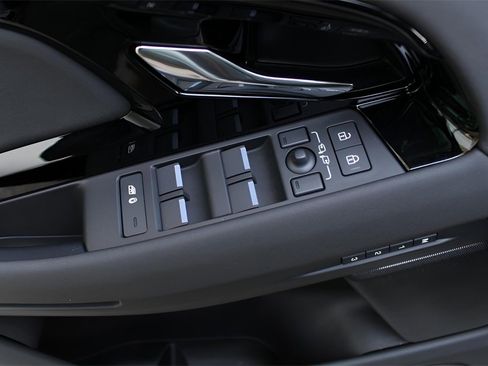 Used 2026 Land Rover Range Rover Evoque S image 11