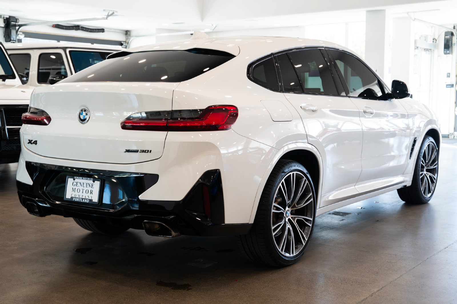 Used 2023 BMW X4 xDrive30i w/ M Sport Package AWD/4WD image 4