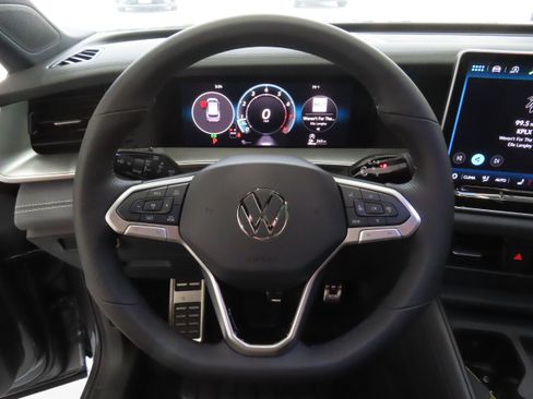 New 2026 Volkswagen Tiguan SE R-Line image 16