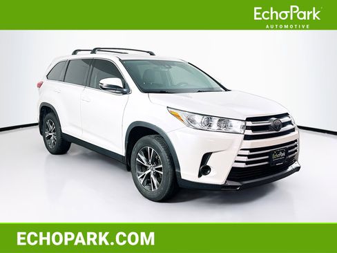 Used 2019 Toyota Highlander LE image 1