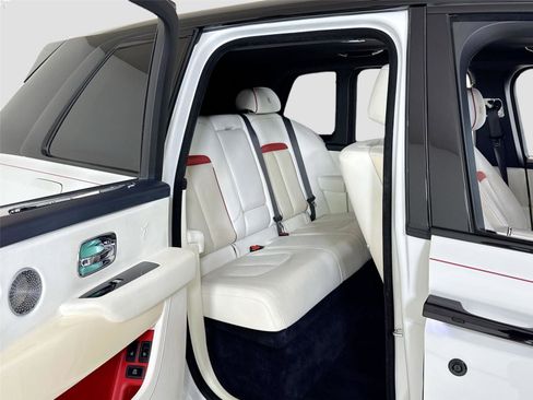 Used 2021 Rolls-Royce Cullinan AWD/4WD image 32