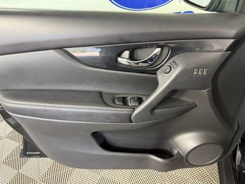 Used 2017 Nissan Rogue SL w/ SL Premium Package FWD image 21