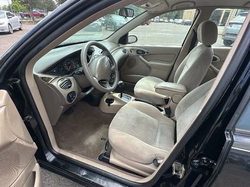 Used 2001 Ford Focus SE image 8