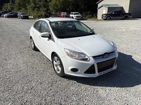Used 2014 Ford Focus SE w/ Interior Protection Package FWD image 2