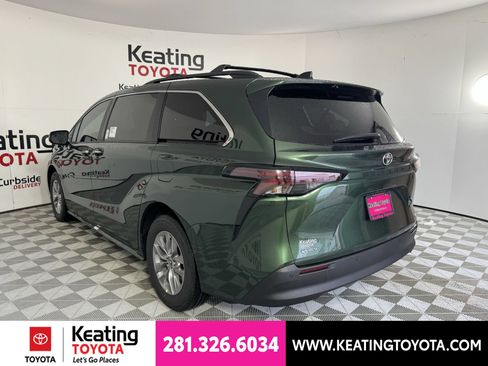 New 2026 Toyota Sienna XLE FWD image 10
