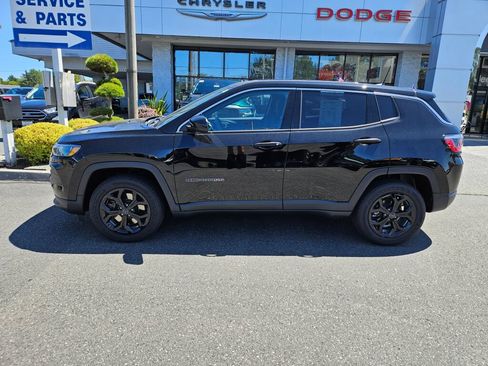 Used 2025 Jeep Compass Sport AWD/4WD image 2